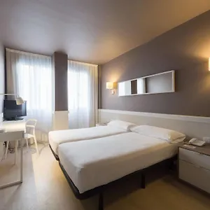 parallel-hotel.topbarcelonahotels.com/